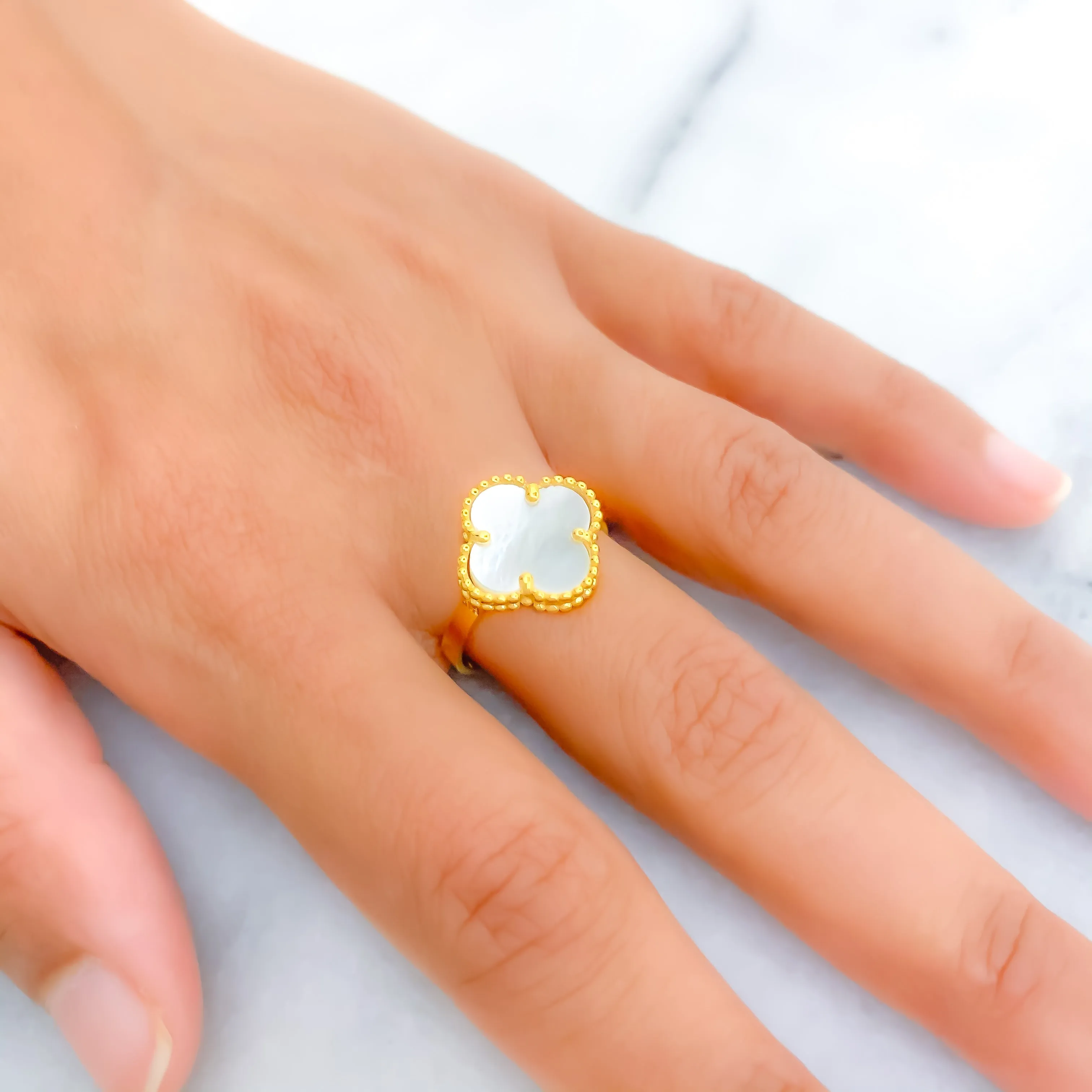 Attractive Mother Of Pearl 21K Gold Ring